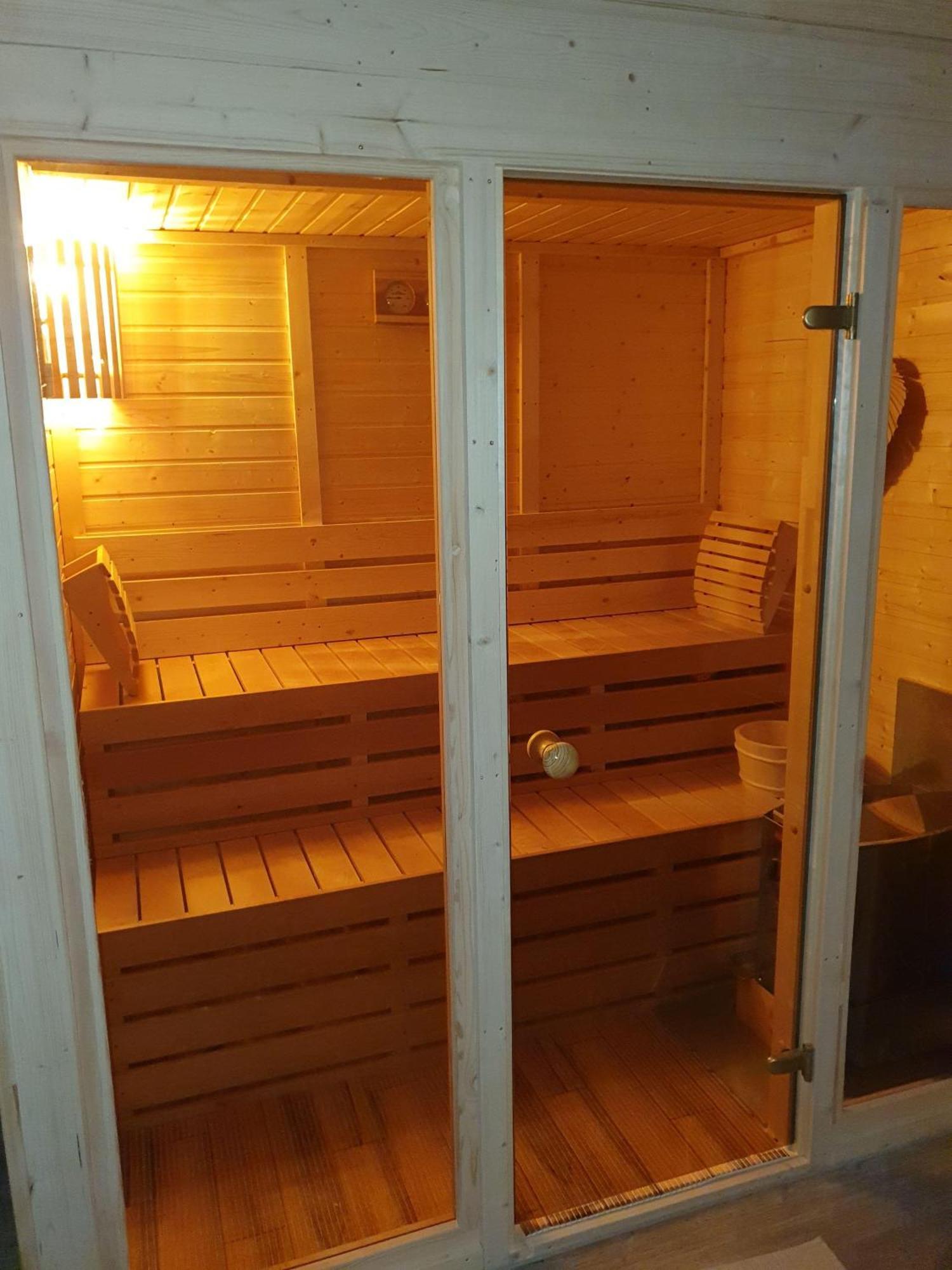 Idyllisches-Blockbohlenhaus-Mit-Eigenem-Garten-Und-Sauna-Zum-Wohlfuehlen Martensrade Buitenkant foto